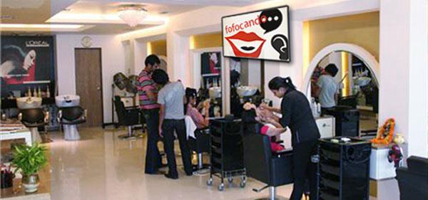 mídia indoor em salão de beleza