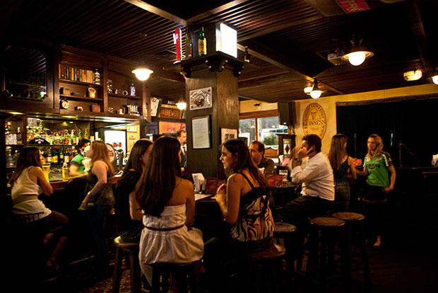 mídia indoor em bares